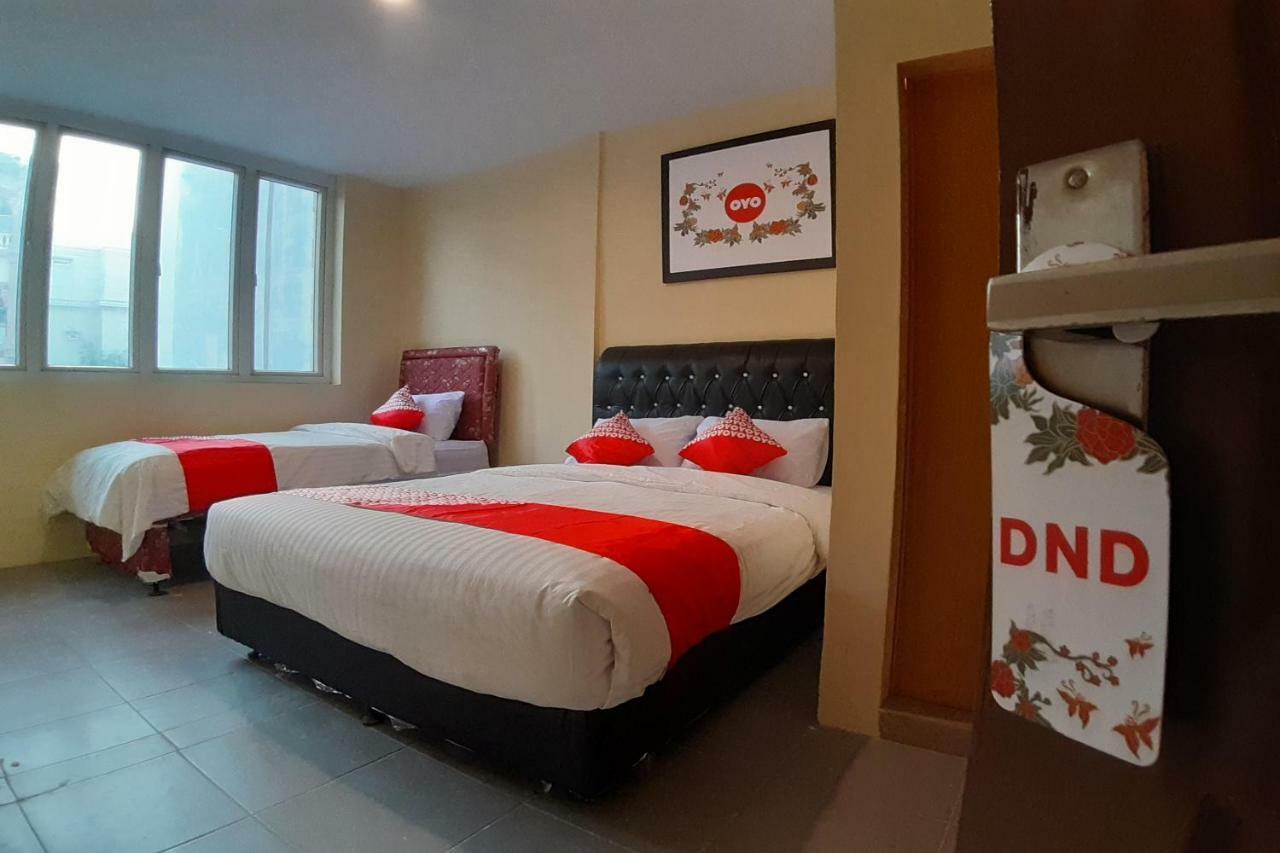 Oyo 1053 Angelyn Home Stay Medan Luaran gambar