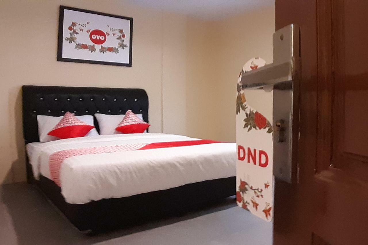 Oyo 1053 Angelyn Home Stay Medan Luaran gambar