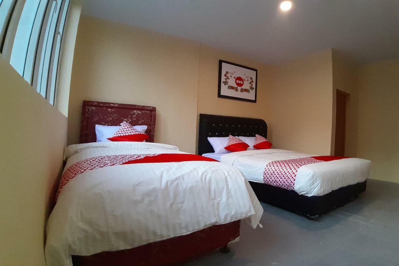 Oyo 1053 Angelyn Home Stay Medan Luaran gambar